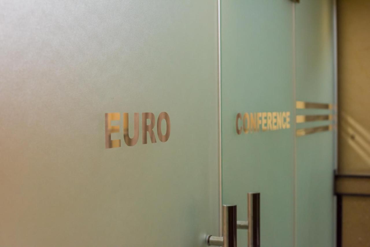 Euro Hotel And Apartments Дар-эс-Саламе Экстерьер фото